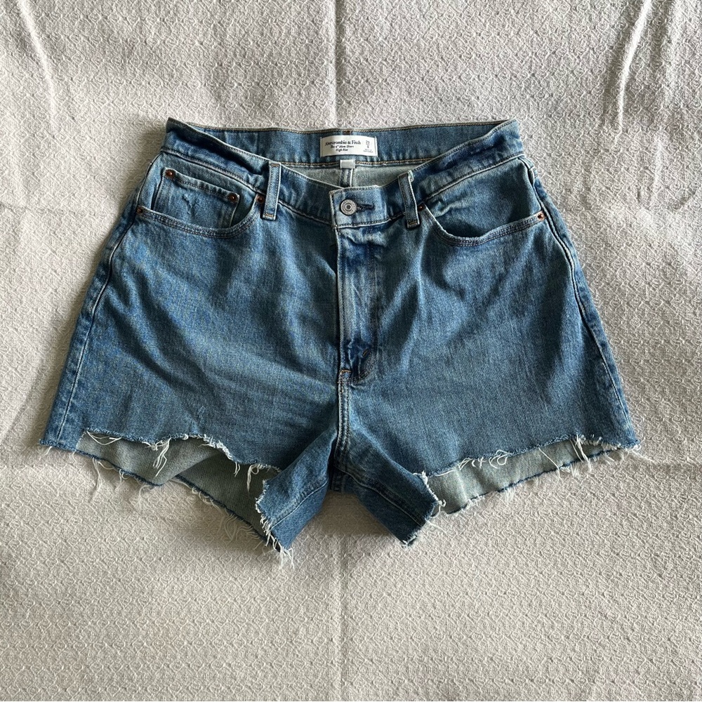 NWOT Abercrombie & Fitch 4" Mom Short - Curve Love